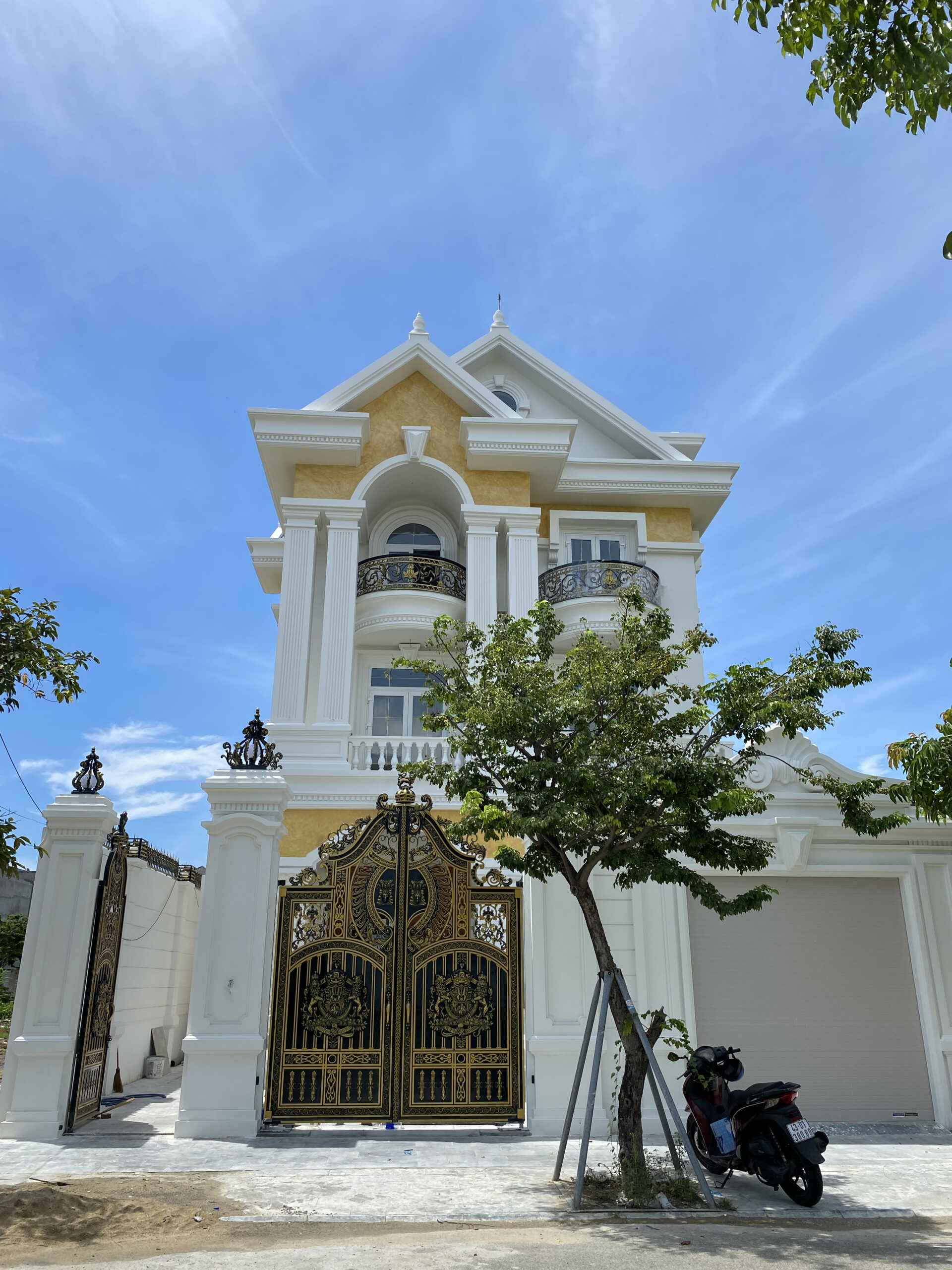 Cửa hàng đèn led tại Đà Nẵng chất lượng giá tốt Villa Mr Mười - Euro Village 2