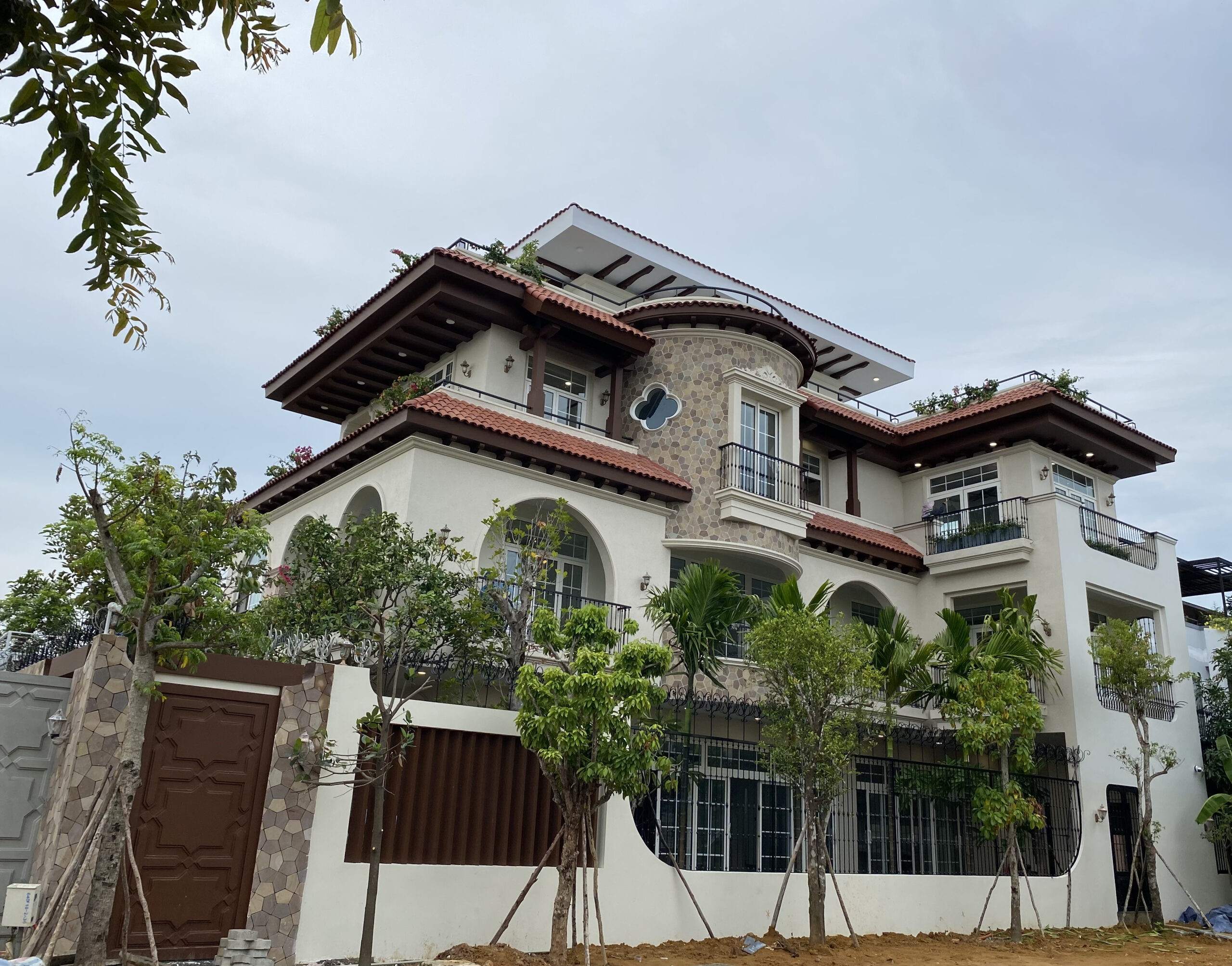 Cửa hàng đèn led tại Đà Nẵng chất lượng giá tốt Villa Mr Phúc - Euro Village 2