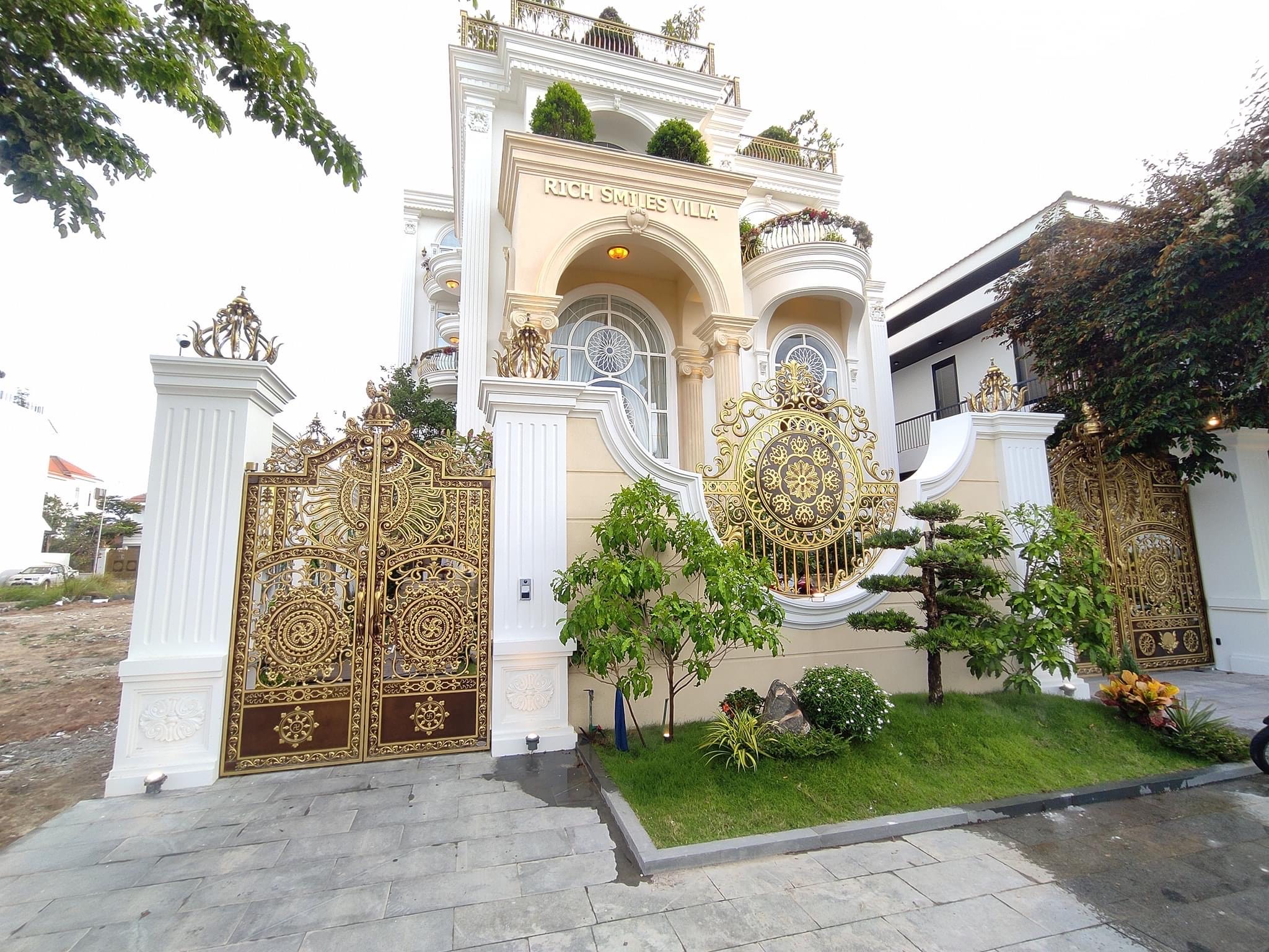 Cửa hàng đèn led tại Đà Nẵng chất lượng giá tốt 1. Villa Tân cổ điển Rich Smile - Euro Village 2